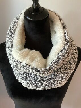 Bass Cream and Black Plush-Lined Infinity Scarf